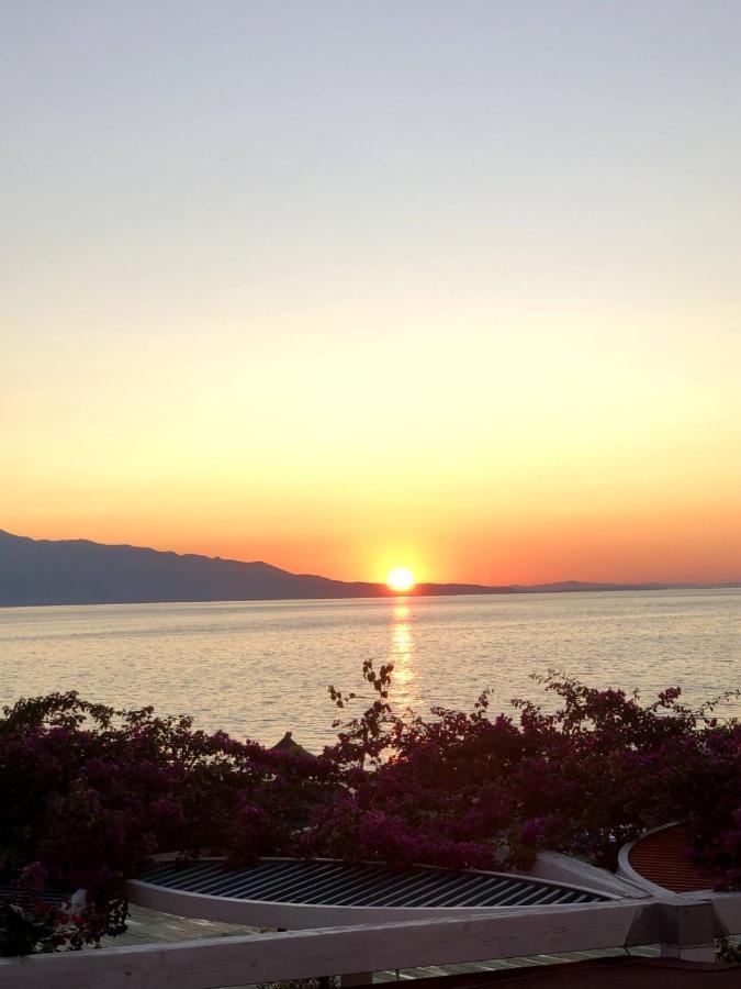 Sunset Apartment Saranda Bay Ngoại thất bức ảnh